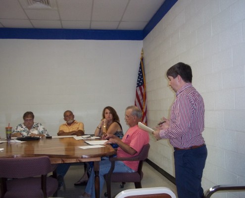 Darrell Rigsby addressing Columbia Town Council